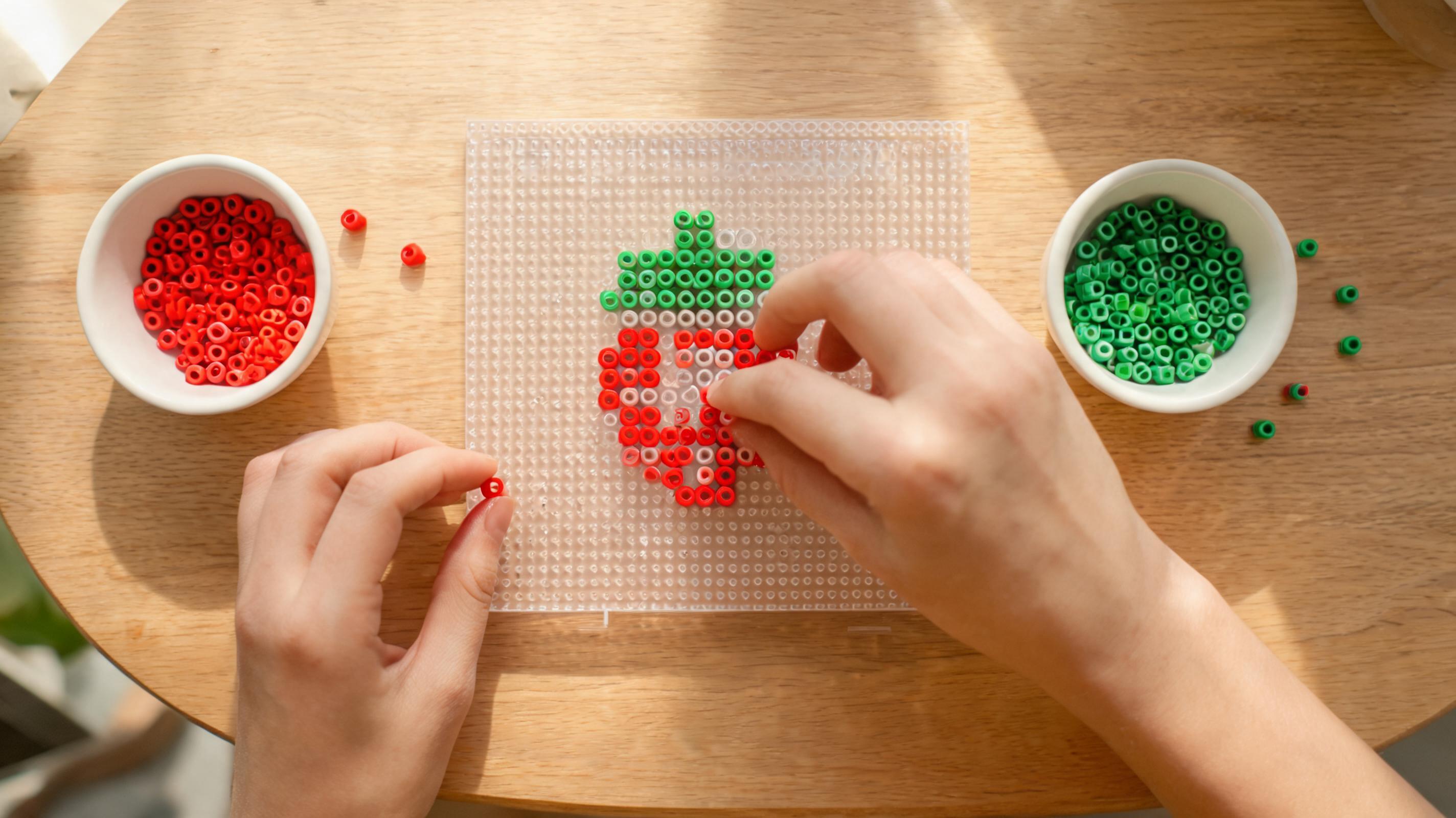 Step-by-step drawing of a simple bead sprite